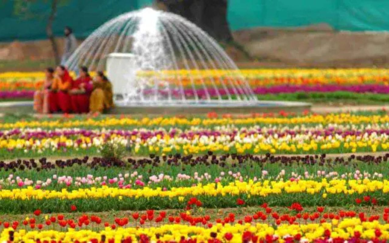 New Delhi Colonial Architecture & Garden Tour