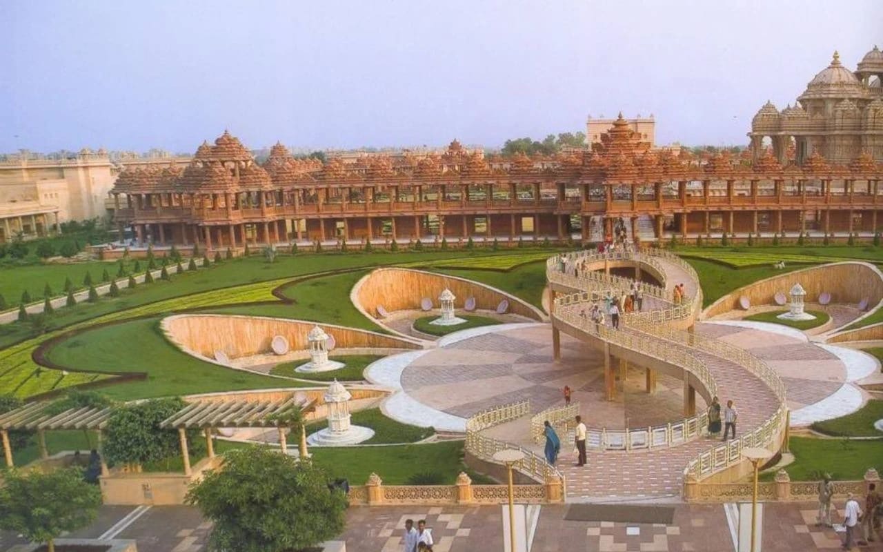 Akshardham Temple & Lotus Temple Spiritual Tour