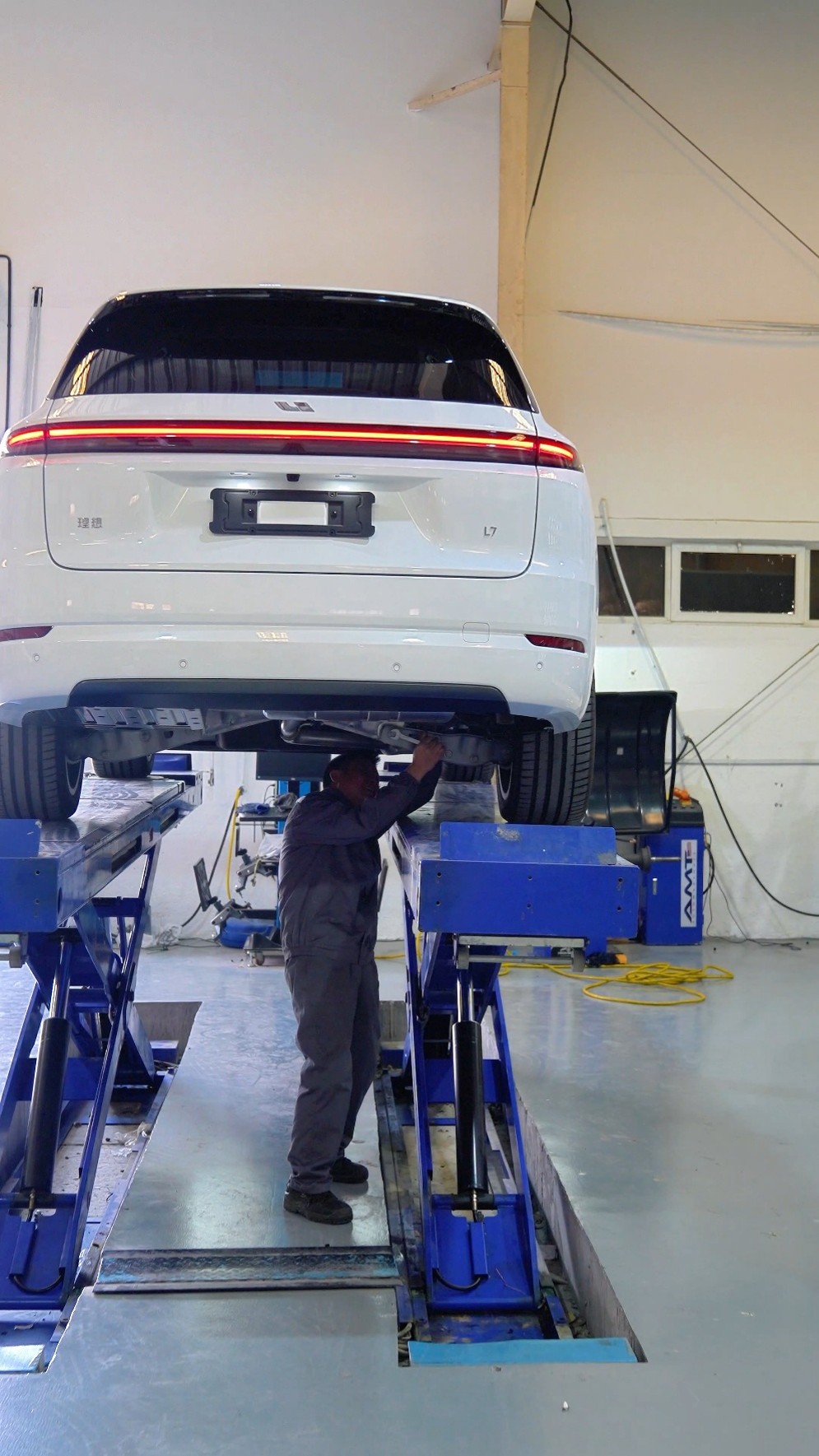 Legend Automobile Services - Professional Service Bay