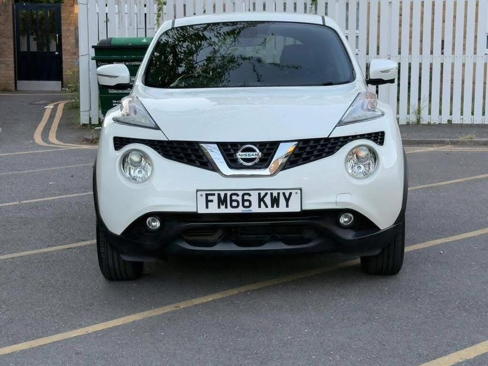 NISSAN JUKE 1.6 Tekna XTRON Euro 6 5dr