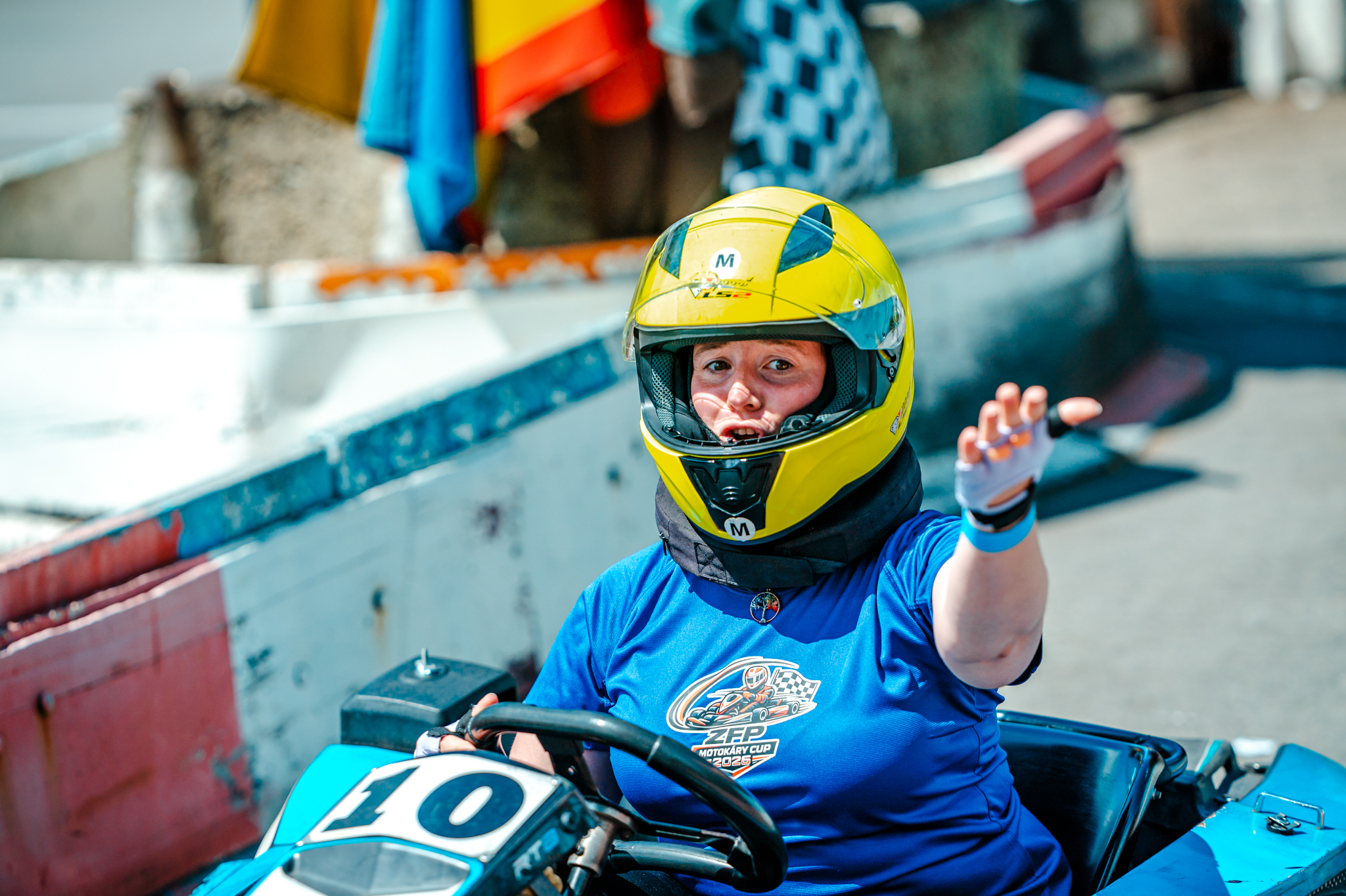 Šárka Beranová na motokárové dráze – rozčilená fáze