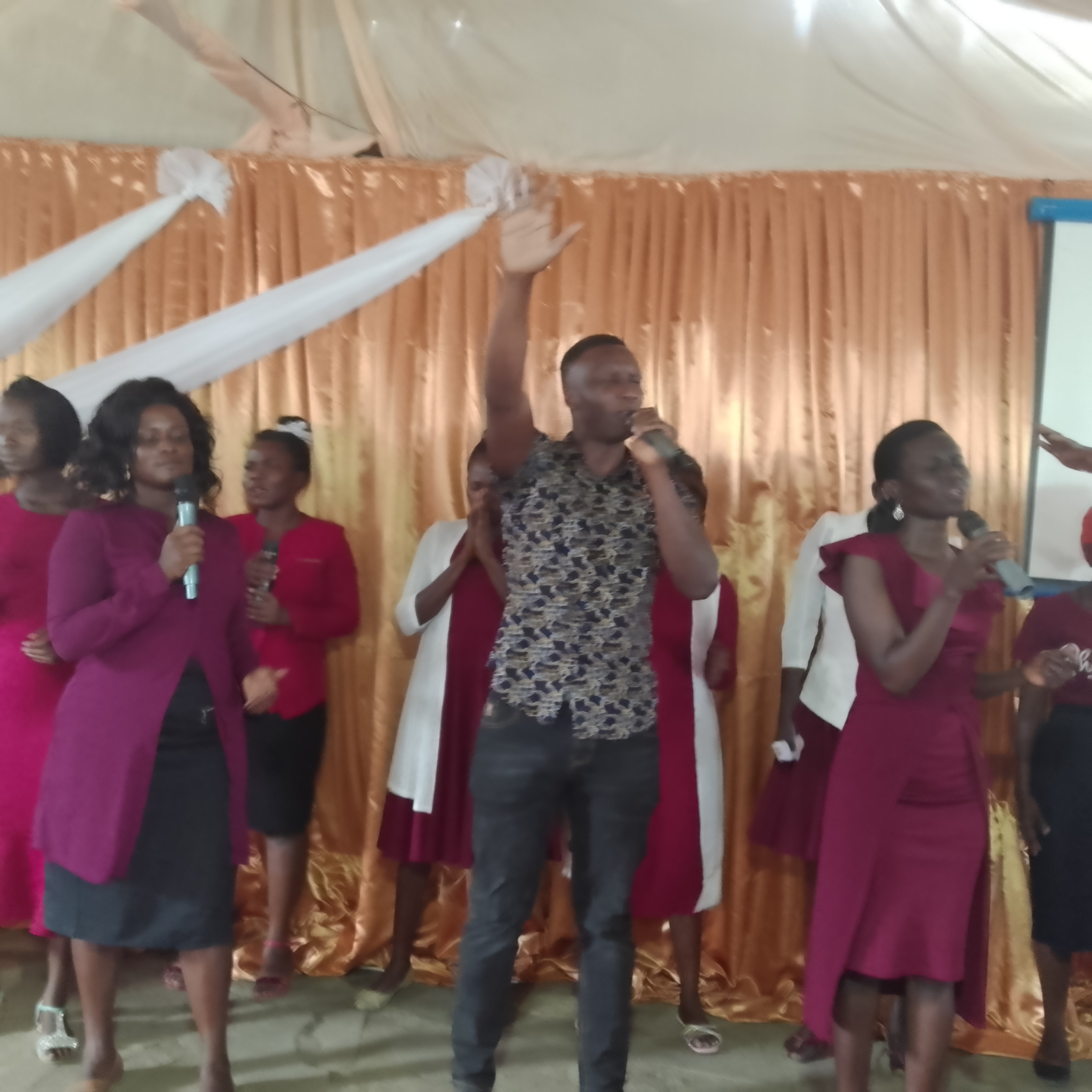 Extravaganza Praise Rally!!