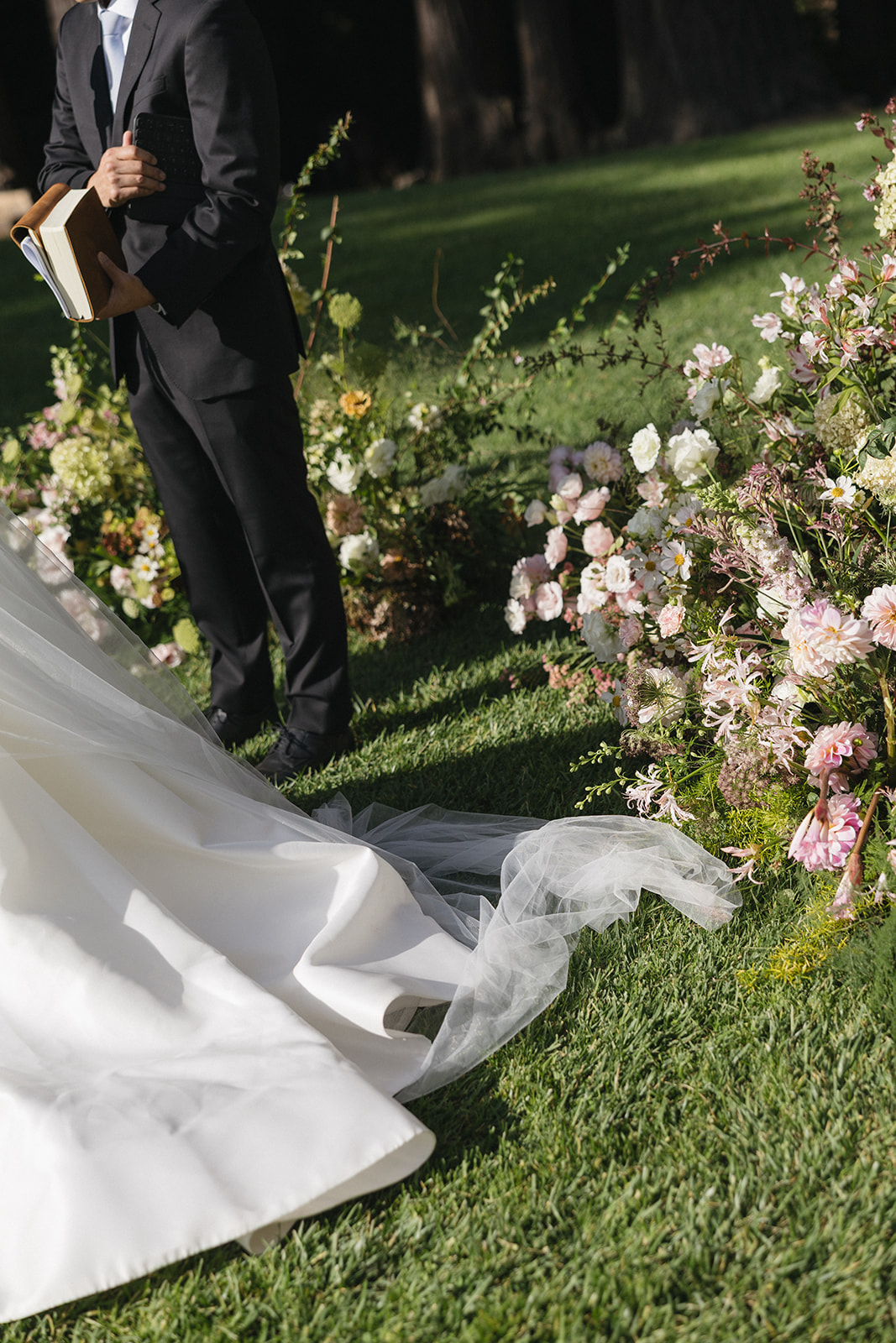 Ruth & Daniel aisle detail