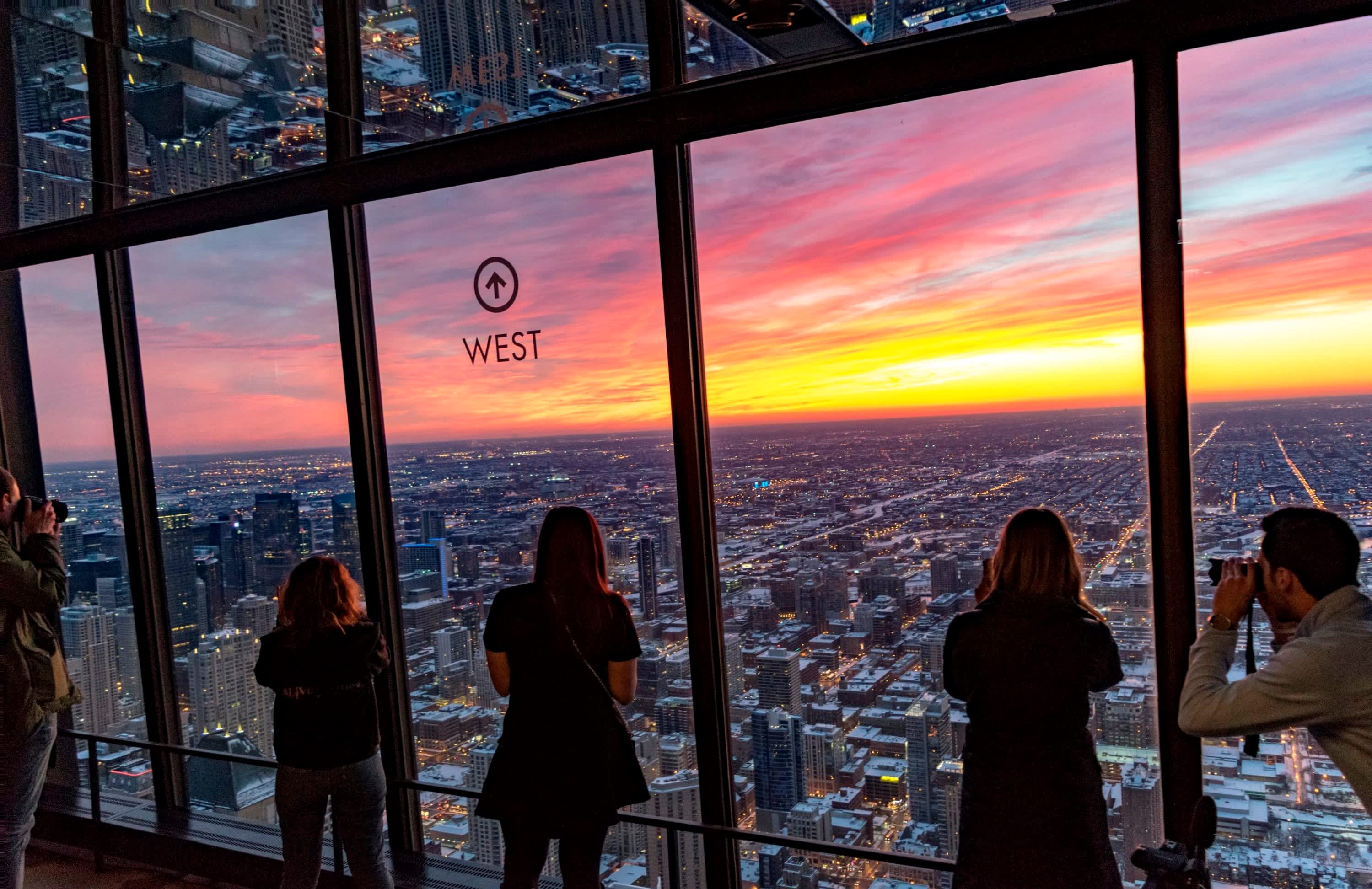 best time to visit 360 chicago observation deck