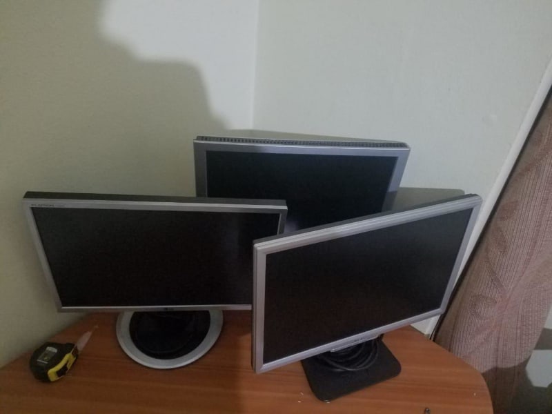 shes 3 ekrane (Monitore) kompjuteri 19' 40 mij lek