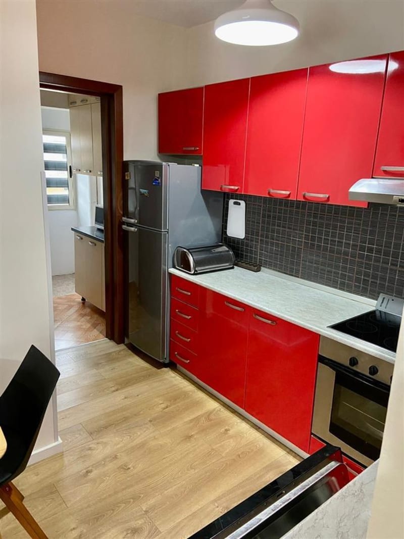 Apartament 2+1 Fusha e Aviacionit Mobiluar