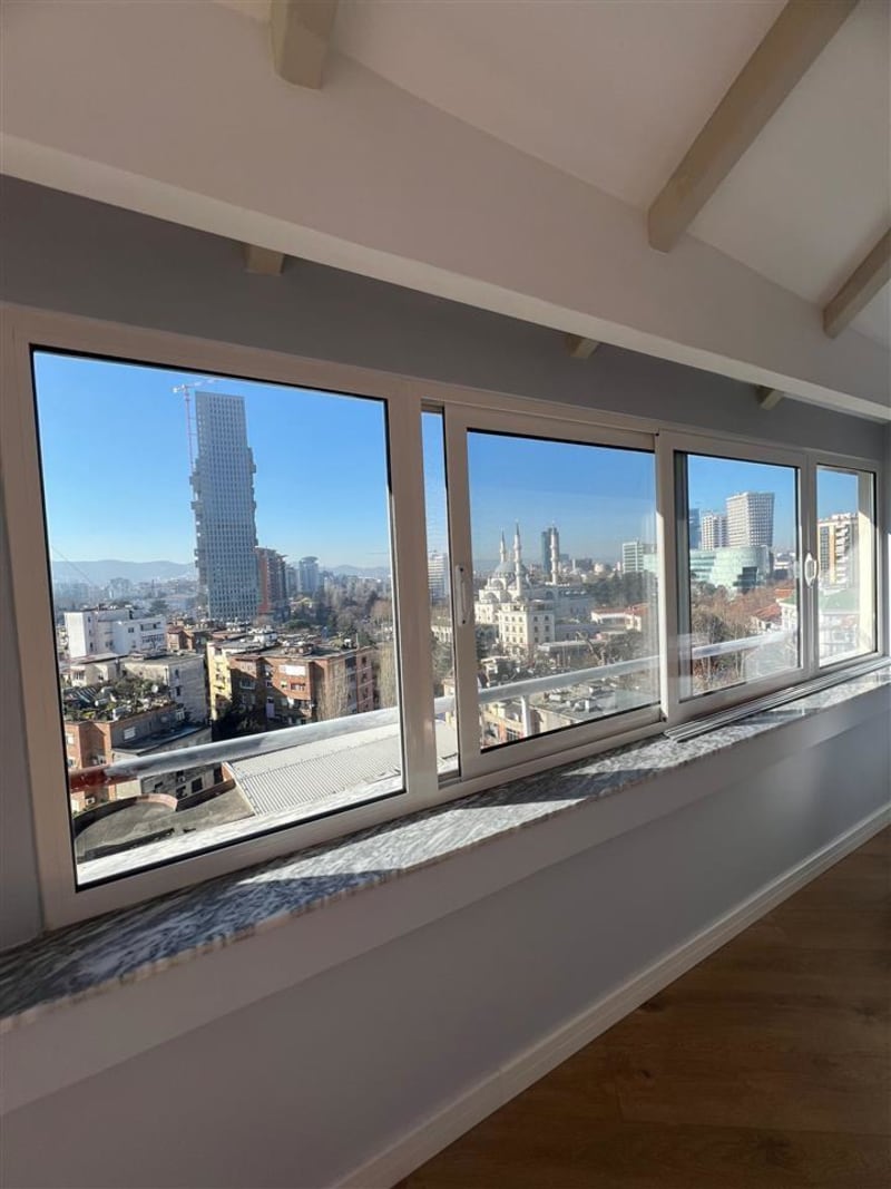 QIRA, APARTAMENT 2+1+VERANDË