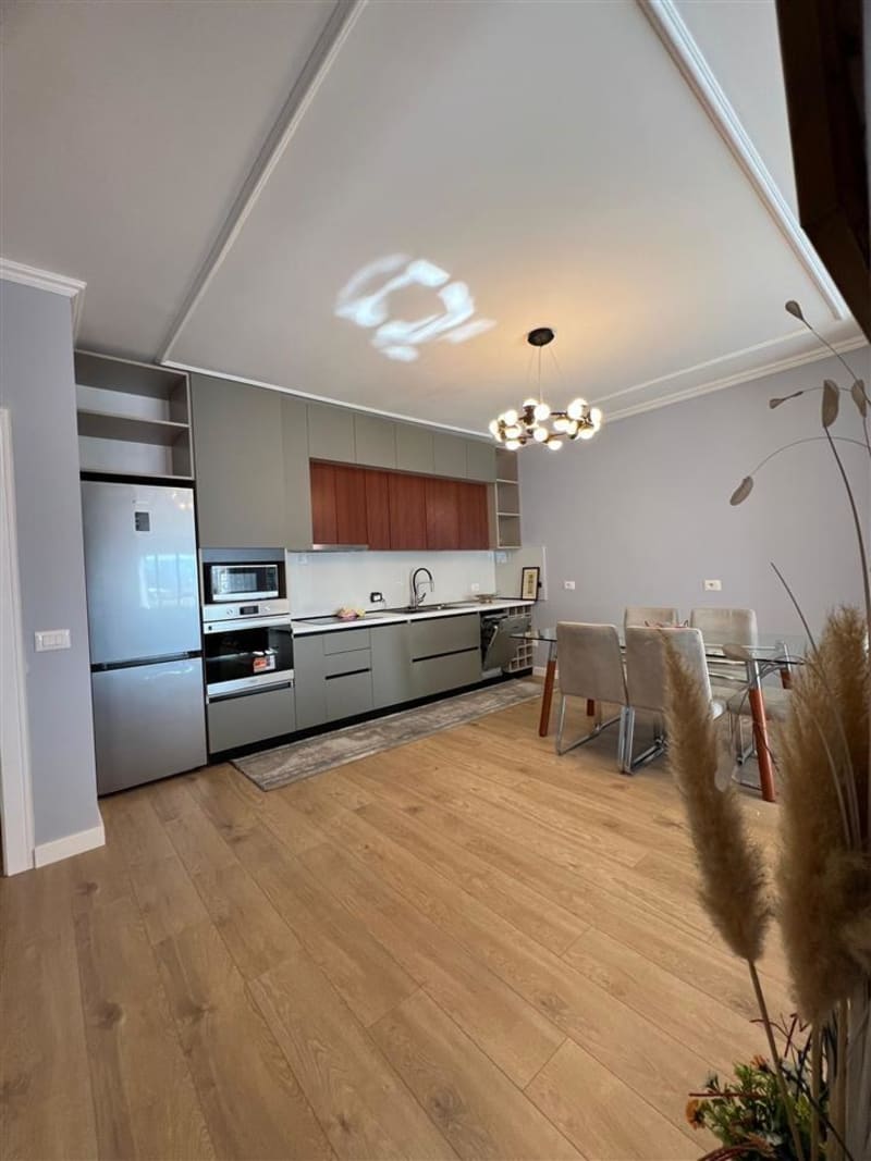 QIRA, APARTAMENT 2+1+VERANDË