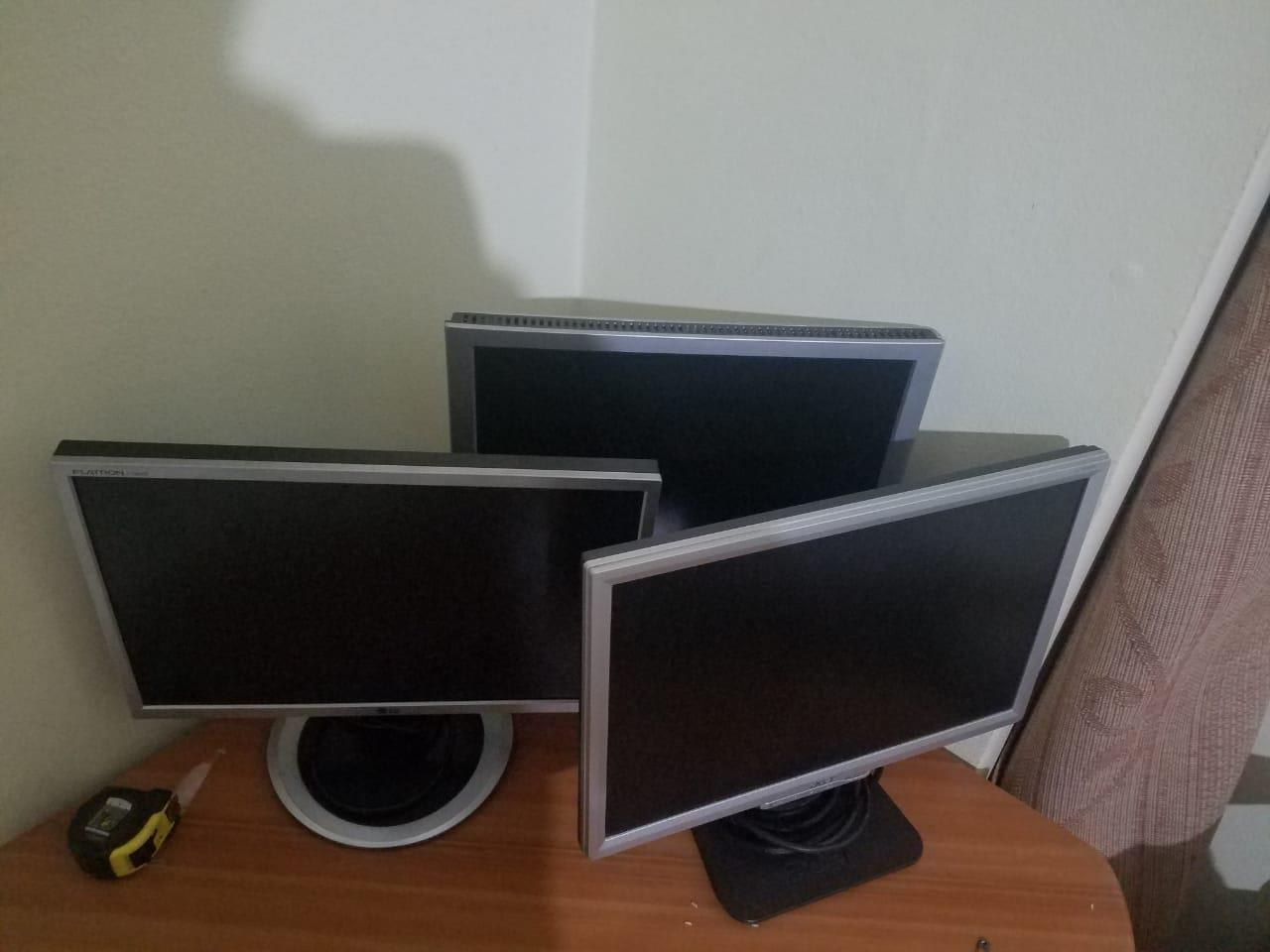 shes 3 ekrane (Monitore) kompjuteri 19' 40 mij lek