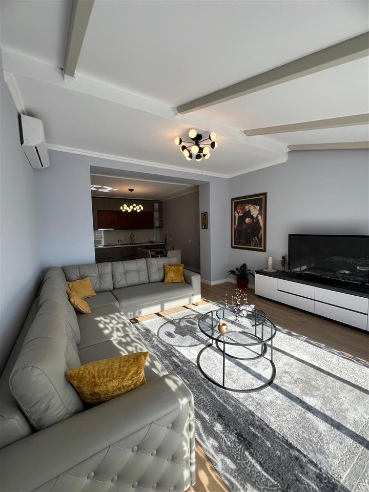 QIRA, APARTAMENT 2+1+VERANDË