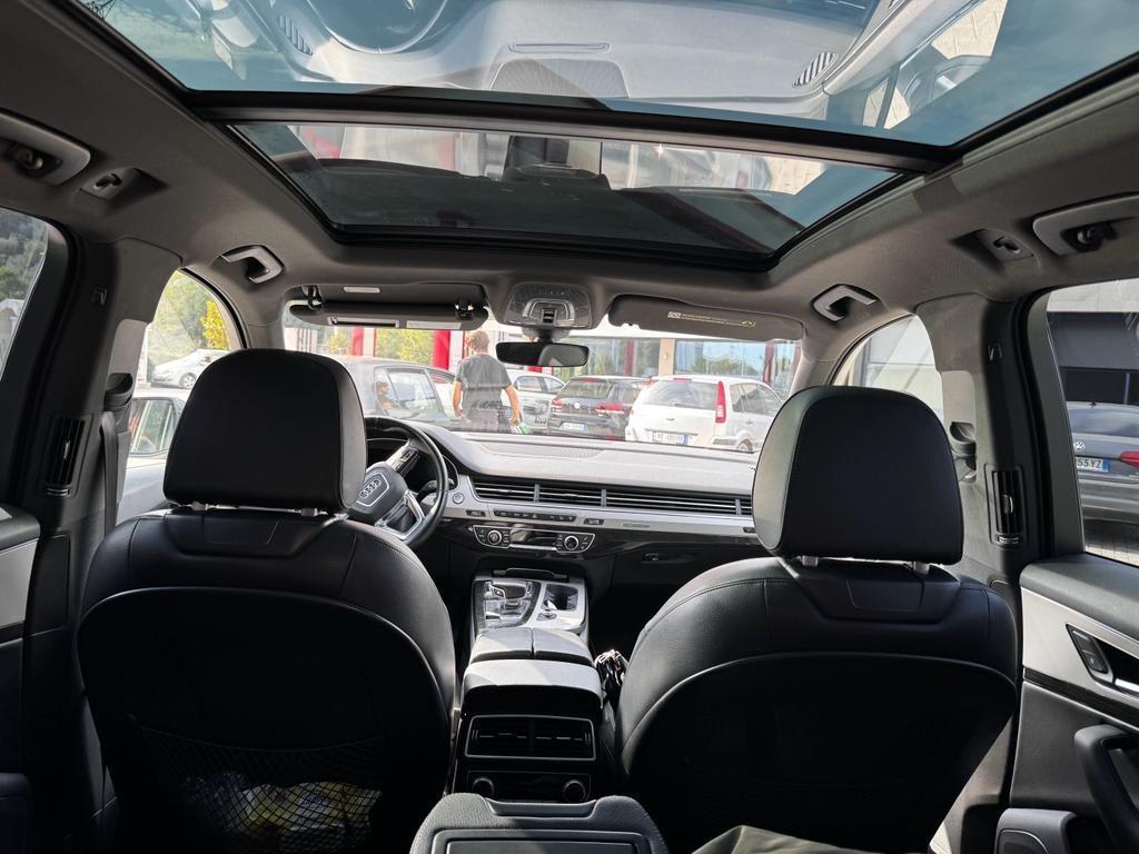AUDI Q7 3.0