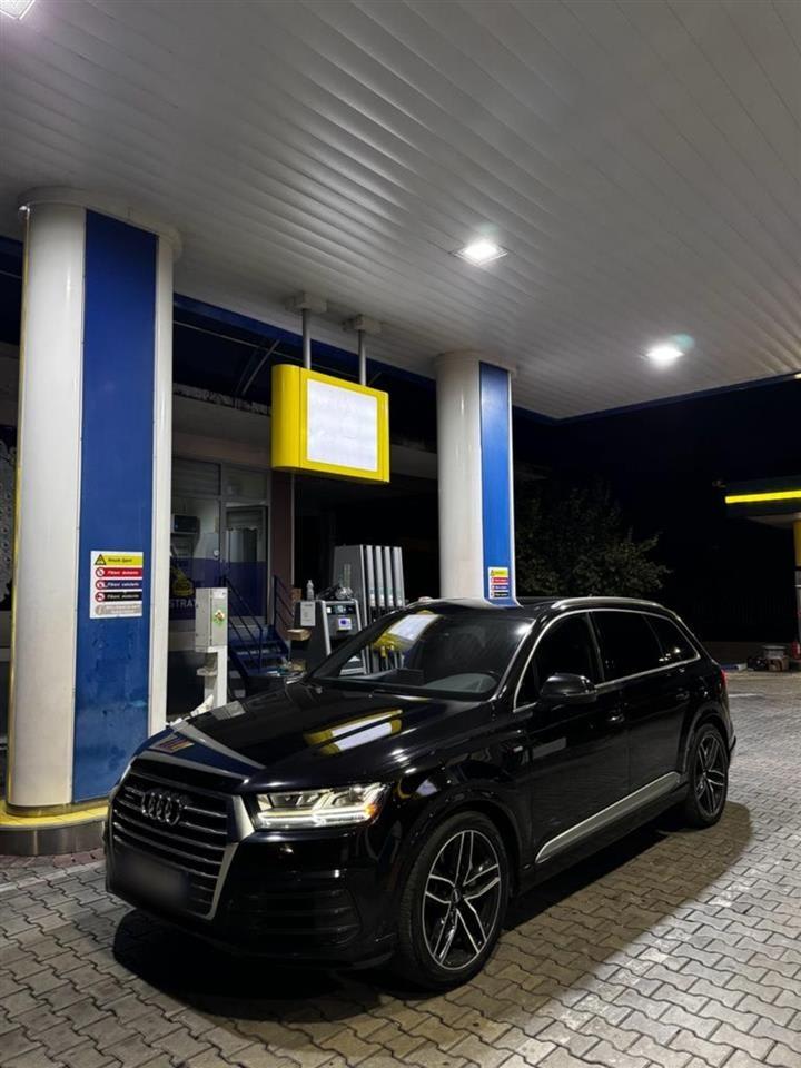 AUDI Q7 3.0