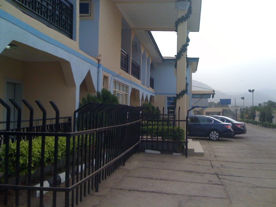 Queen's Court Hotel