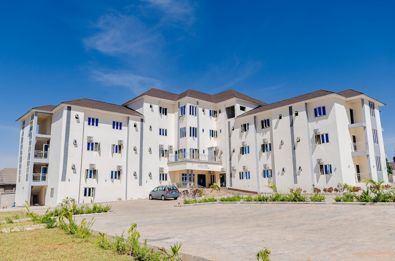  Tazu Luxury Hotel & Suites