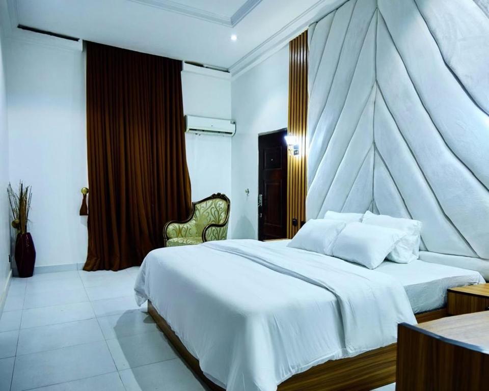 York V Hotel And Suite