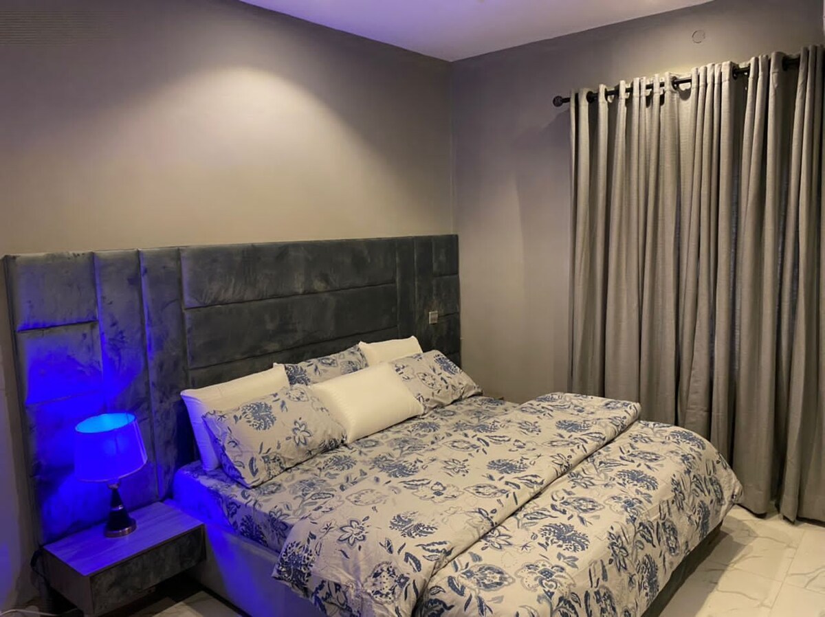 Quiet 3 bedroom apartment located in laderin