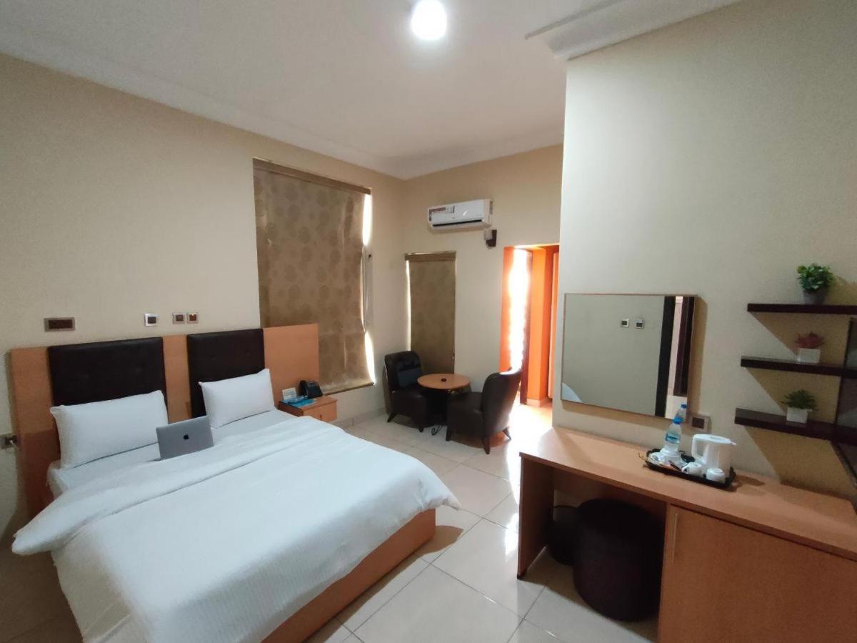 Ayaakaje Guest House