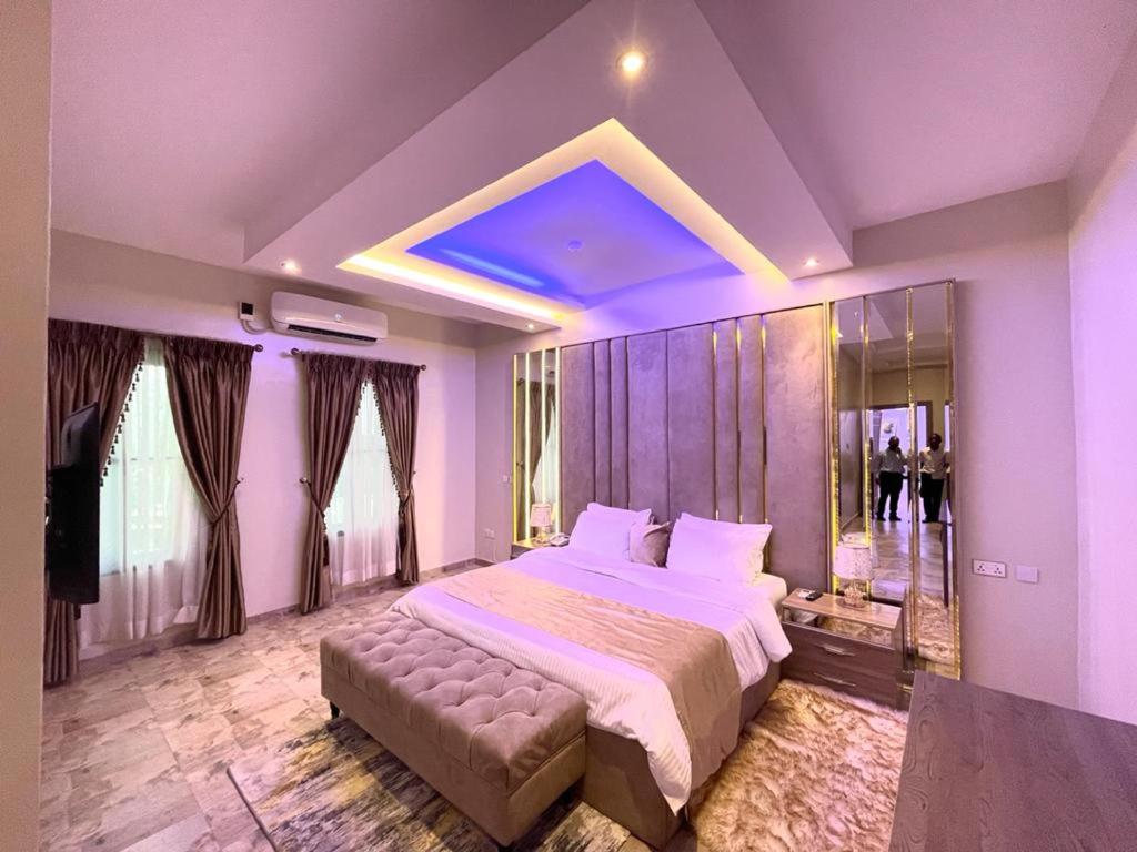 9jahotel.comGod’s Touch Apartments Signatures