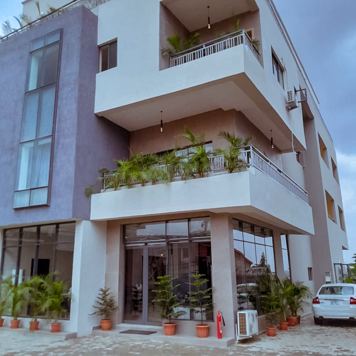 Greywood Hotel and Apartments 