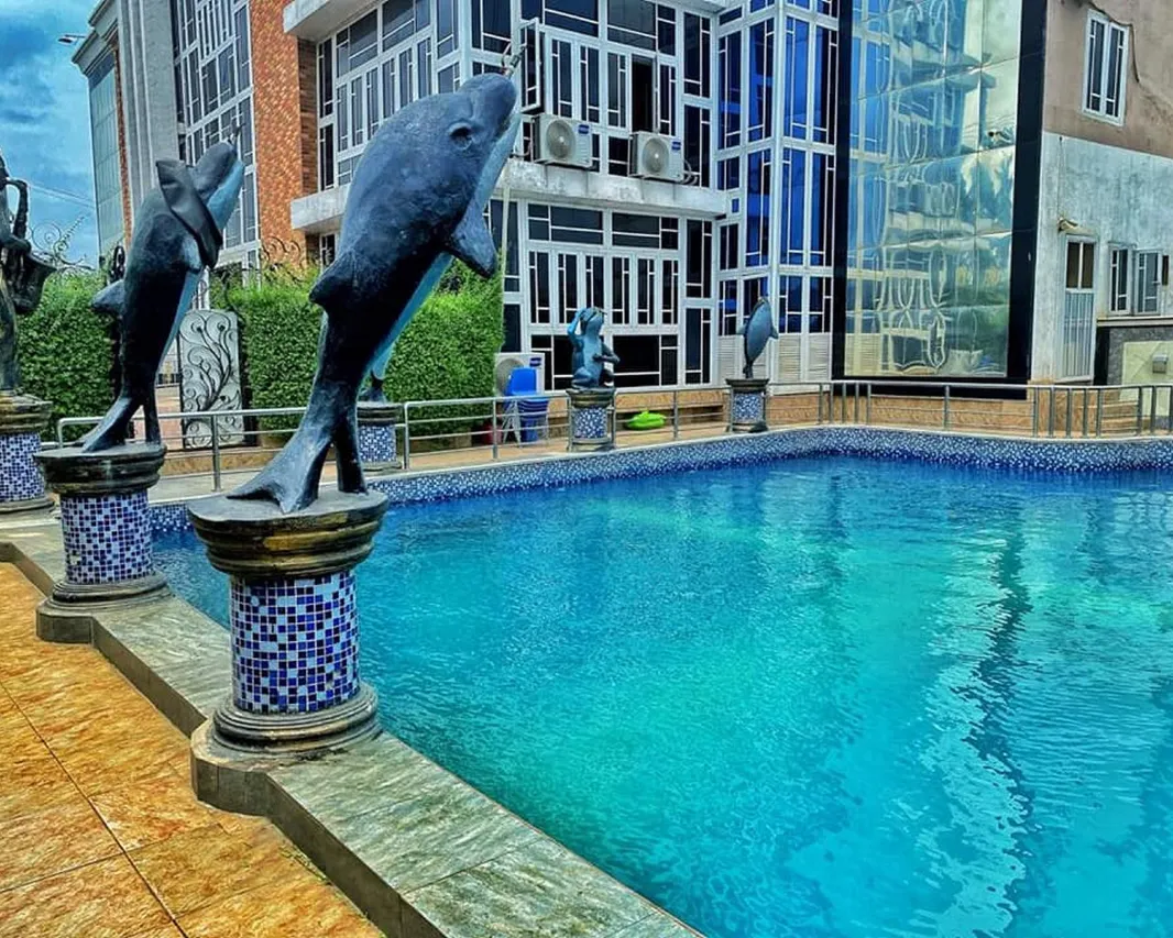 Sandton Gold Hotels, Agbara