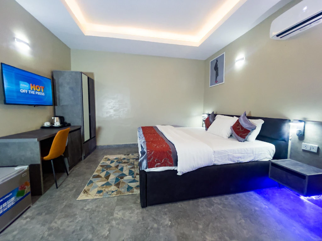 154 Apartments & Hotel