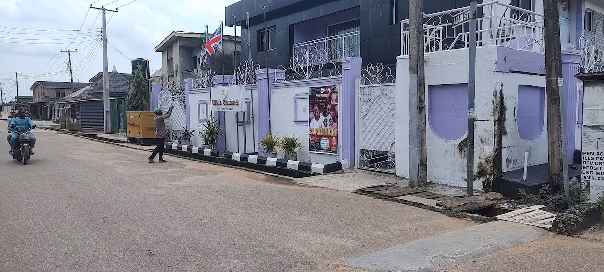 White Emirates Hotel & Apartments