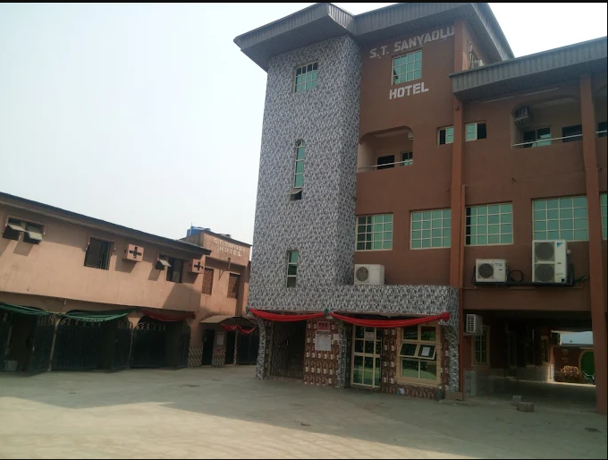 S.T Sanyaolu Hotel