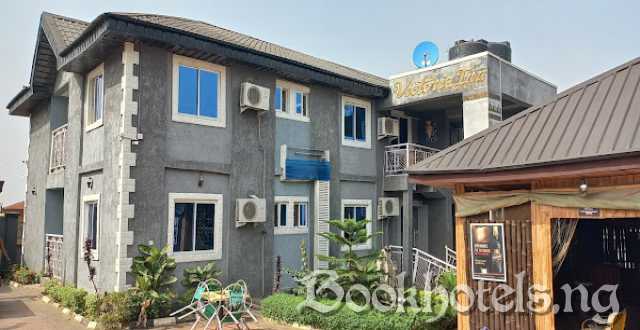 Victoria Inn / Q Bar & Grill