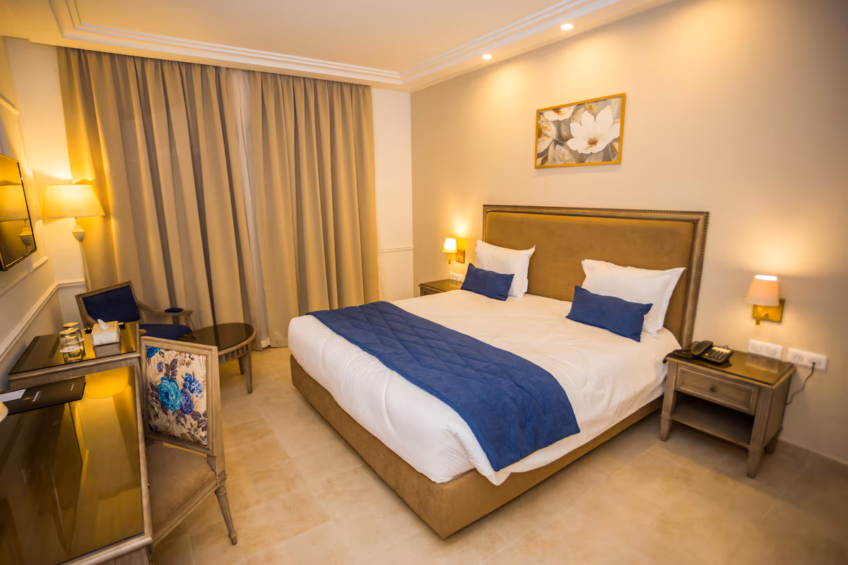 Palais Royale Hotel & Suites