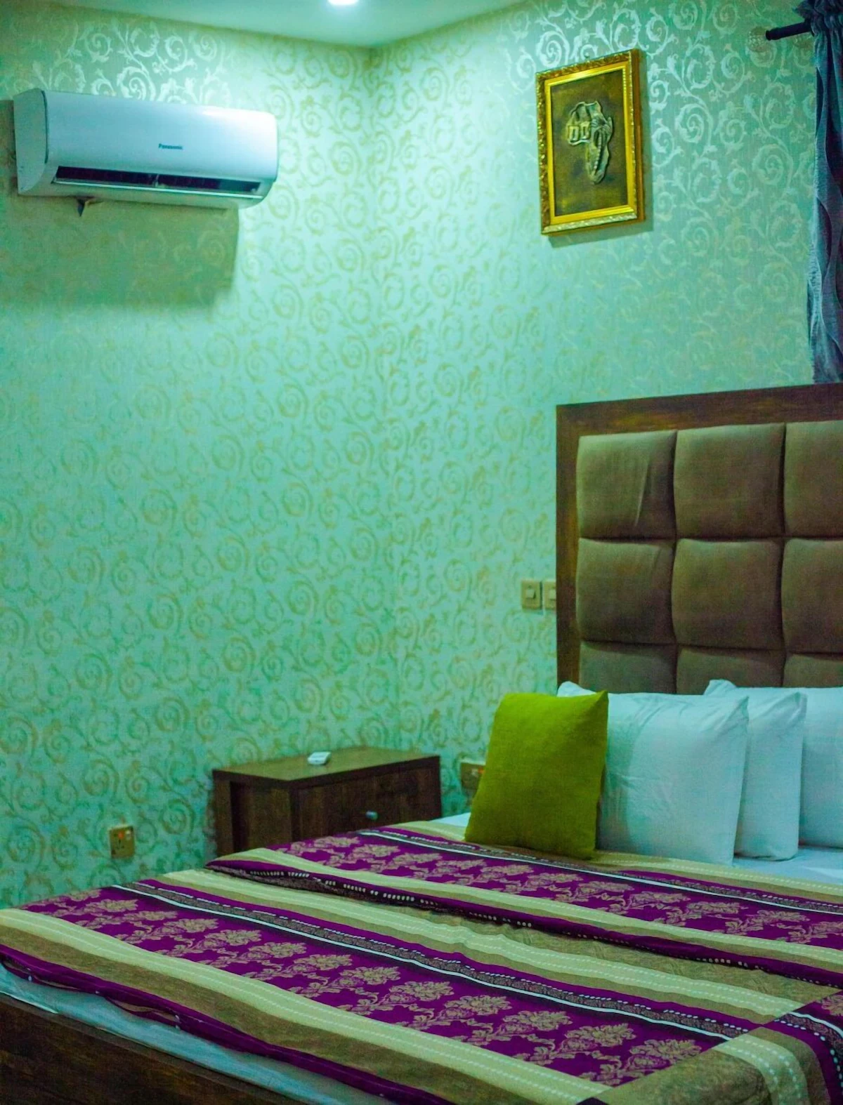 RONKIBOG CRYSTAL HOTEL & SUITES 9jahotel