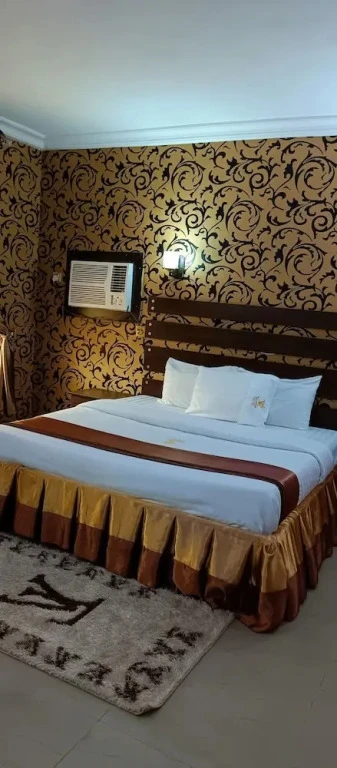 Vic-Lawson Royal Hotel 9jahotel