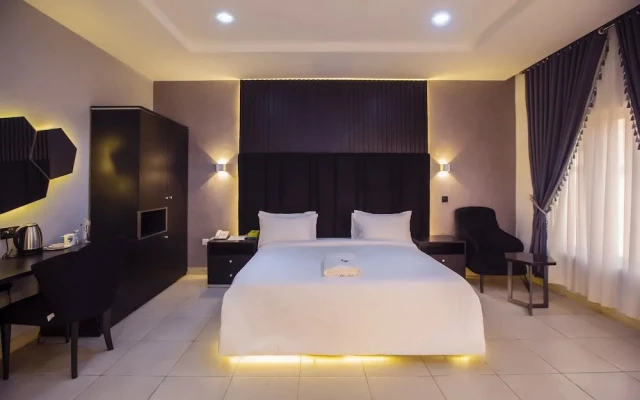 Triple 9 Apartments 9jahotel