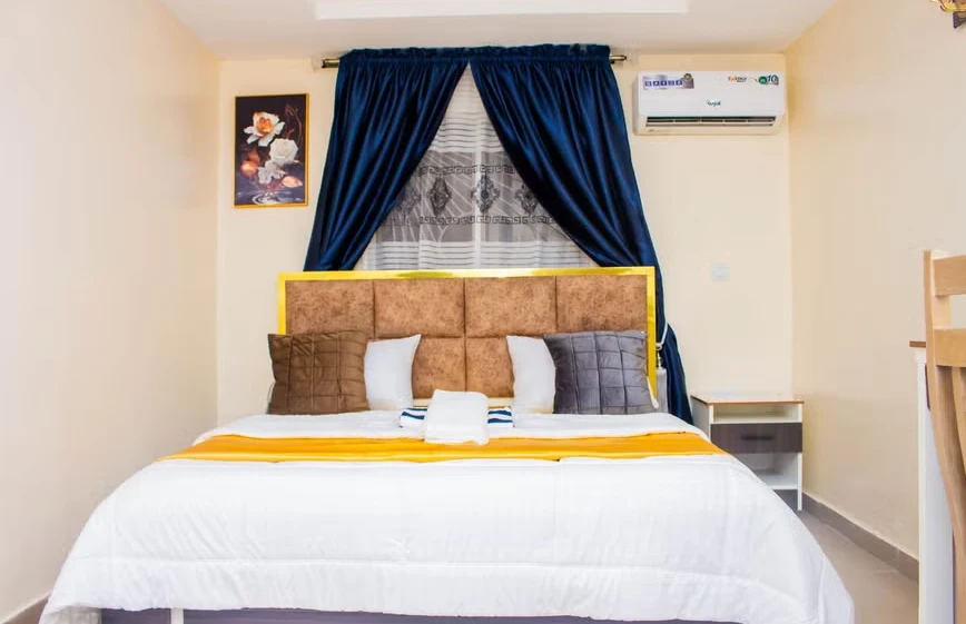 Connois Court 9jahotel