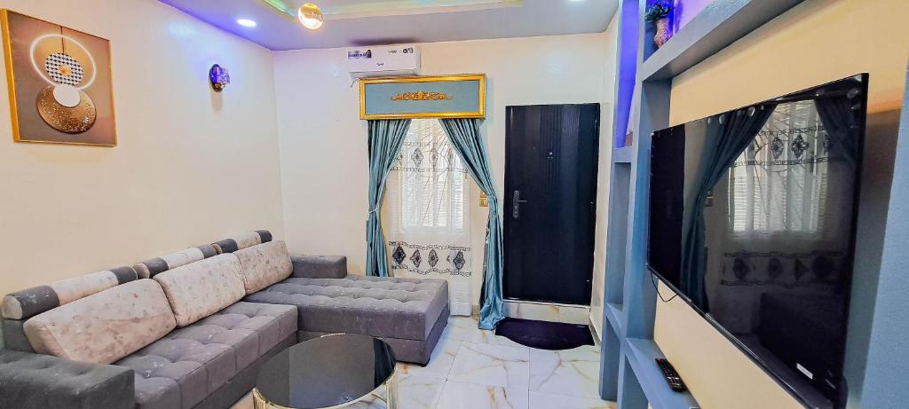 Connois Court 9jahotel