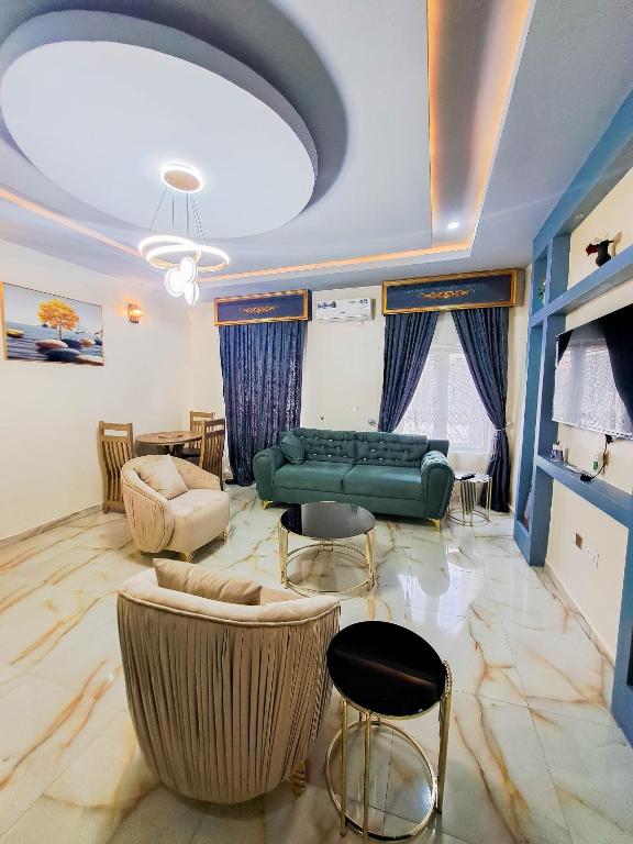 Connois Court 9jahotel