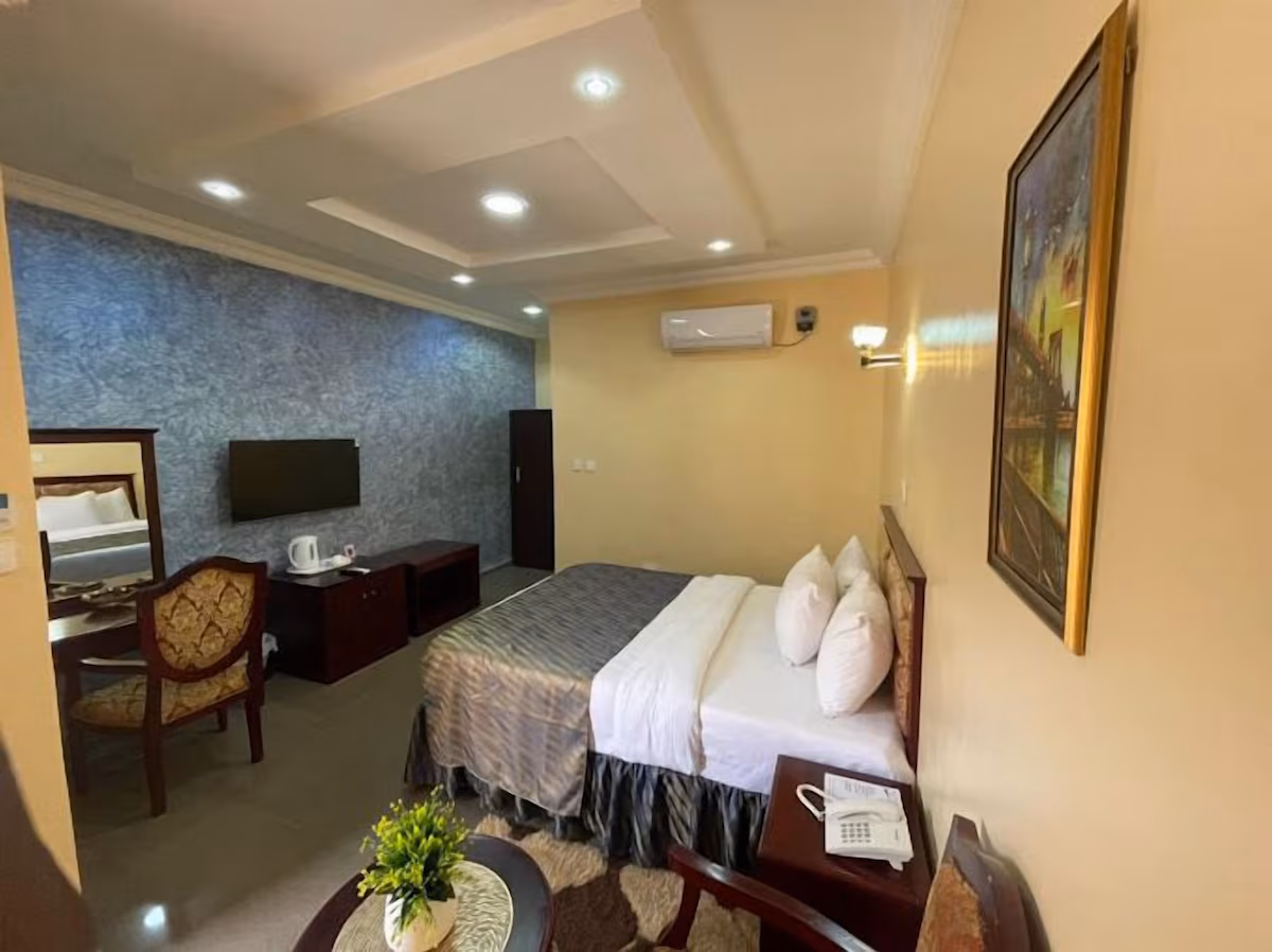 Crowncity Resort 9jahotel