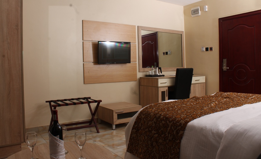 De Santiago Milan Hotels And Suites 9jahotel