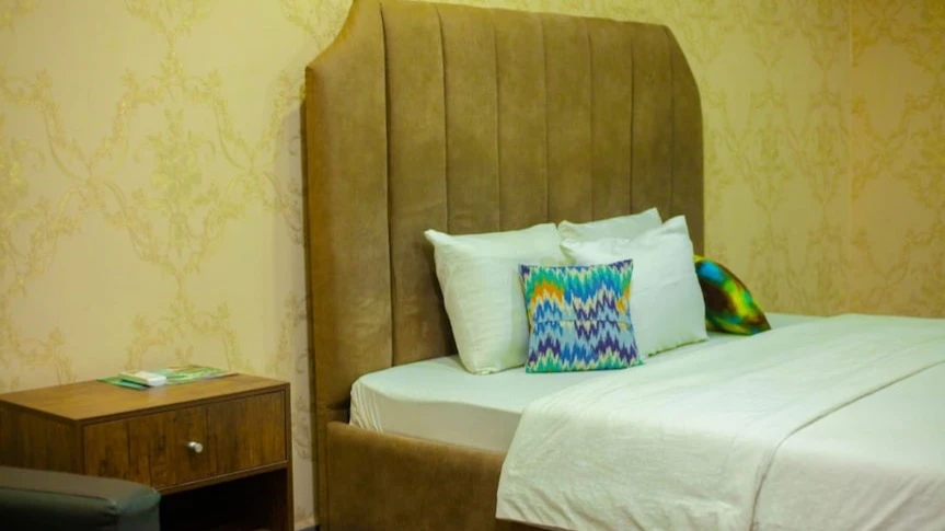 RONKIBOG CRYSTAL HOTEL & SUITES - Hotel image