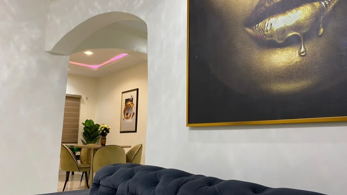 Quiet 3 bedroom apartment located in laderin - Hotel image