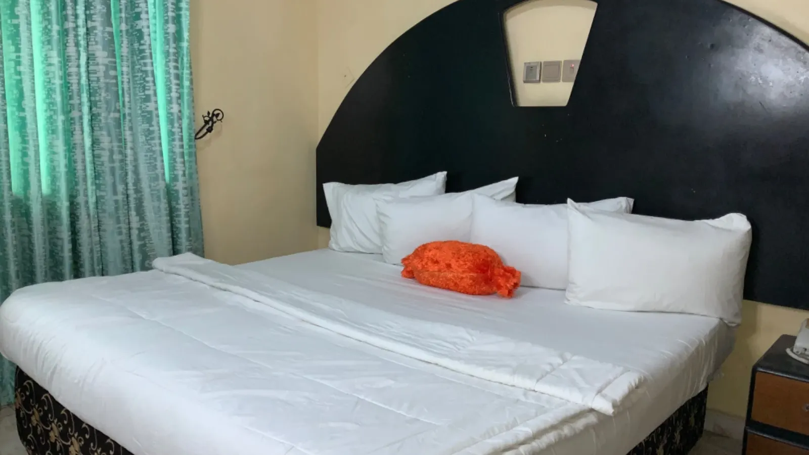 Senators Suites and Towers Ltd - Hotel image