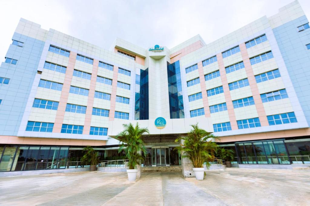 Lake Greenfield hotel and Tower - Background image