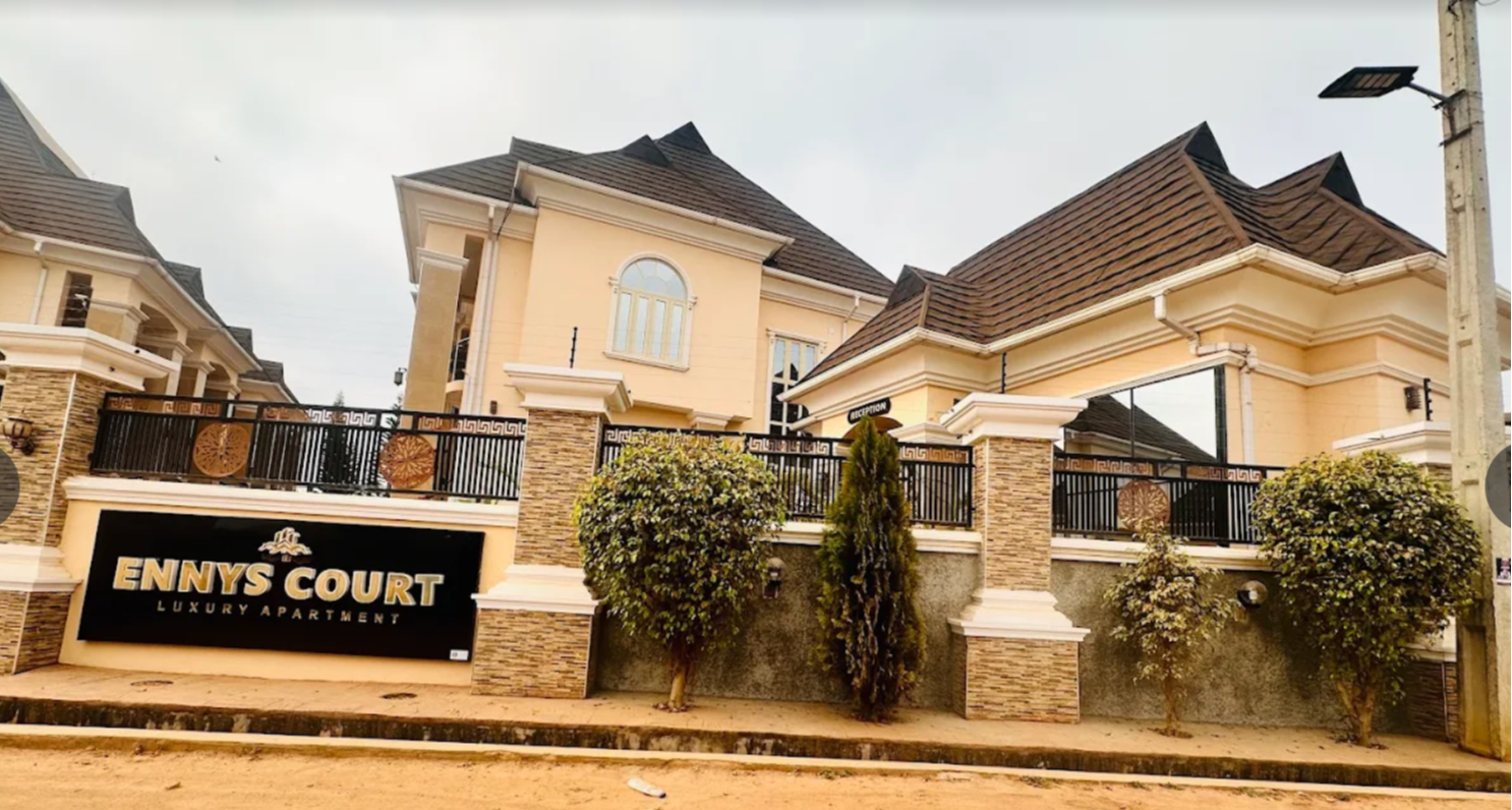 Ennys Studio Apartment - Background image