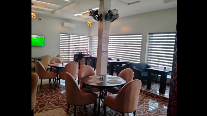 B. Pipple's Suites  - Hotel image