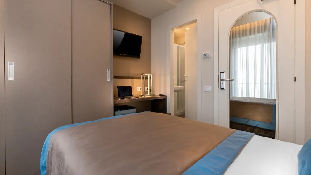 Demola Guest House - Hotel image