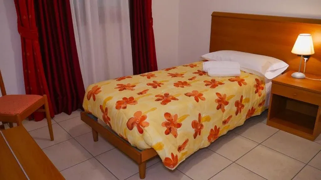 Demola Guest House - Hotel image