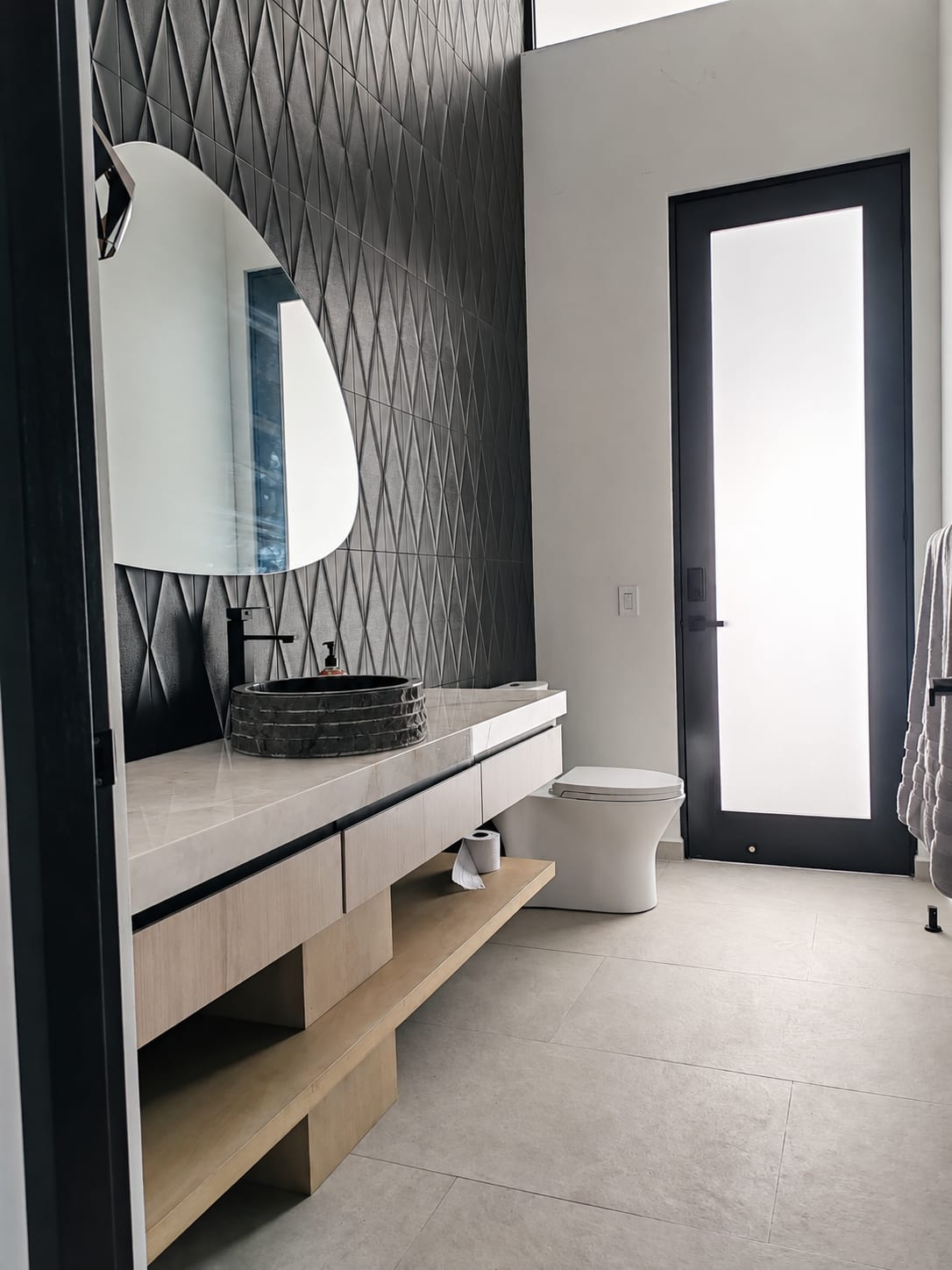 Bathrooms and vanity - Vergel House (1)