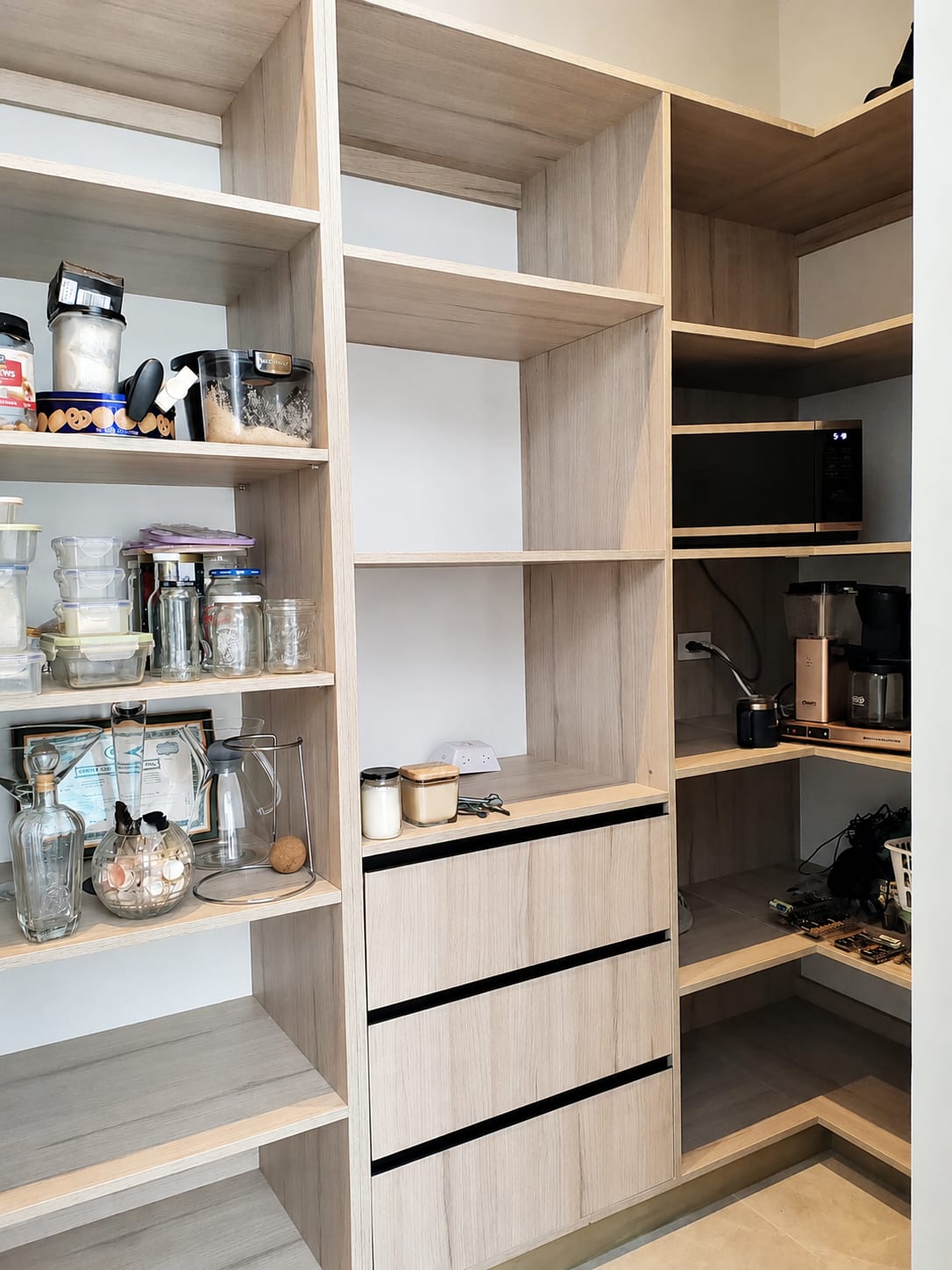 Bar, coffee station and pantry - Vergel House (2)