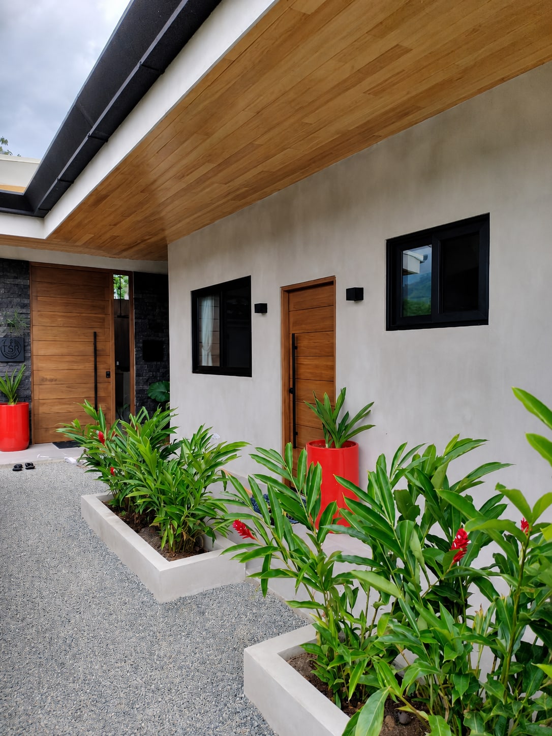 Wood entries and doors - Authentica House (1)