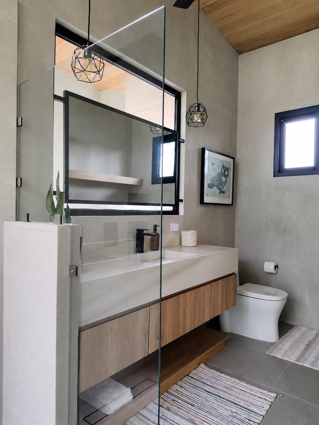Bathrooms with wood and neutral tones - Authentica House (2)