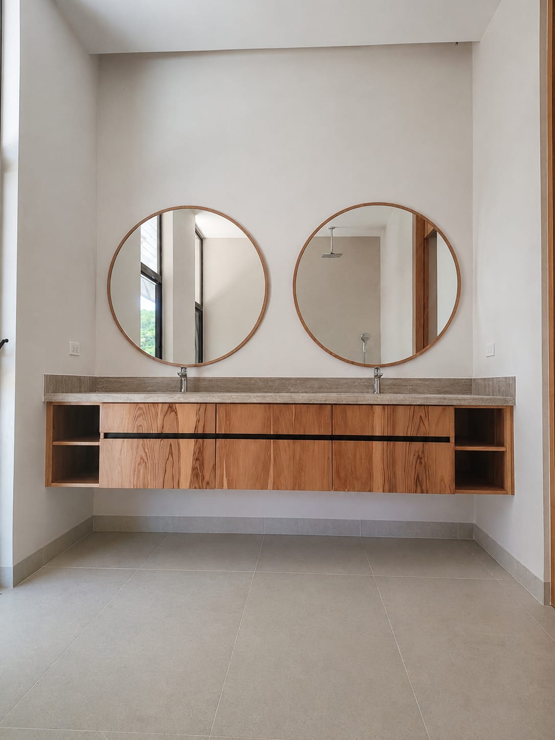 Warm wood bathrooms - Everty House (1)